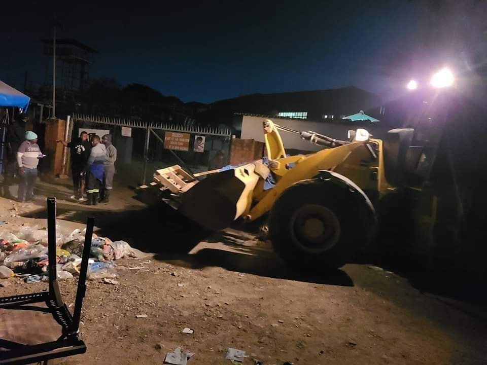 Lusaka City Council, Police demolish illegal stalls at COMESA Market ...